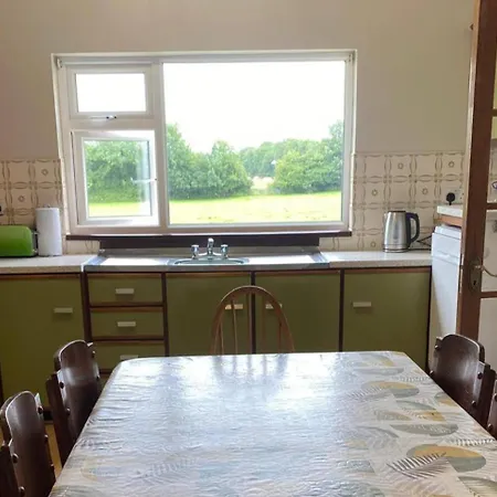 House - Sleeps 10 - Parking - 40 Mins To Dublin * Enfield