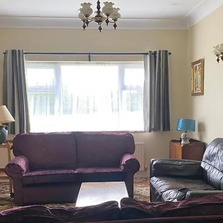 House - Sleeps 10 - Parking - 40 Mins To Dublin Dom wakacyjny