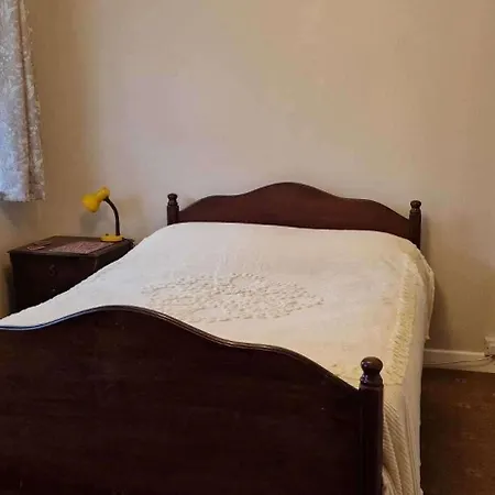 House - Sleeps 10 - Parking - 40 Mins To Dublin *