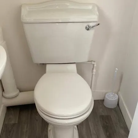 House - Sleeps 10 - Parking - 40 Mins To Dublin Ferienhaus