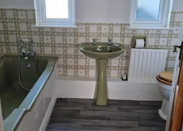 House - Sleeps 10 - Parking - 40 Mins To Dublin Enfield